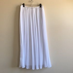Full-Length White Skirt (Amber)